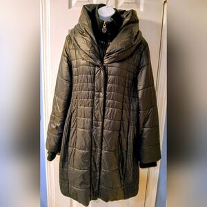 T Tahari Puffer Jacket, Size LG Large, Black, Excellent Pre-owned Condition